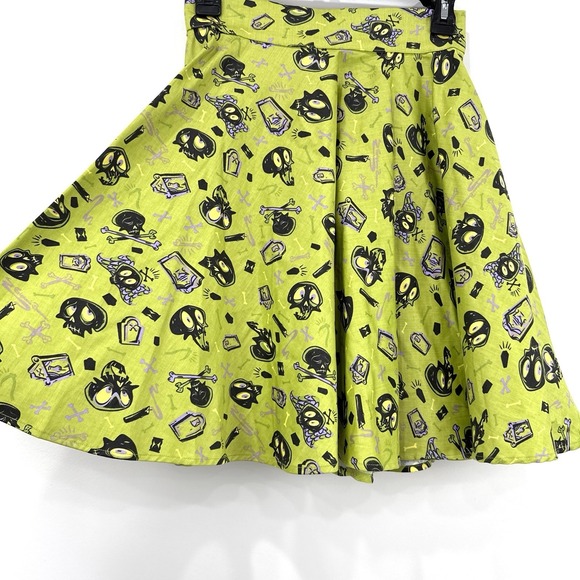 Pinup Couture Skirt Womens S Skulls Cross Bones NWT Skater Retro Goth Artsy - Picture 7 of 10
